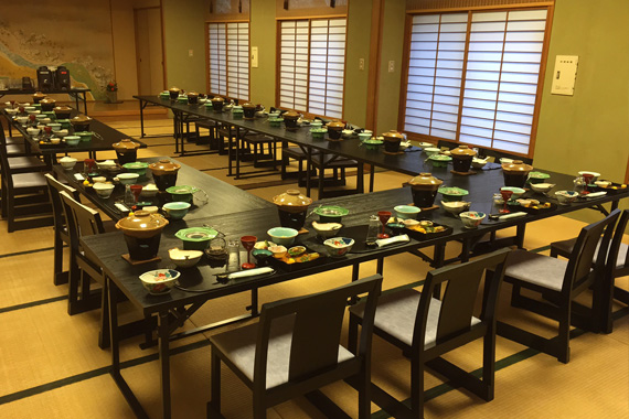 B1広間お食事処 テーブル席